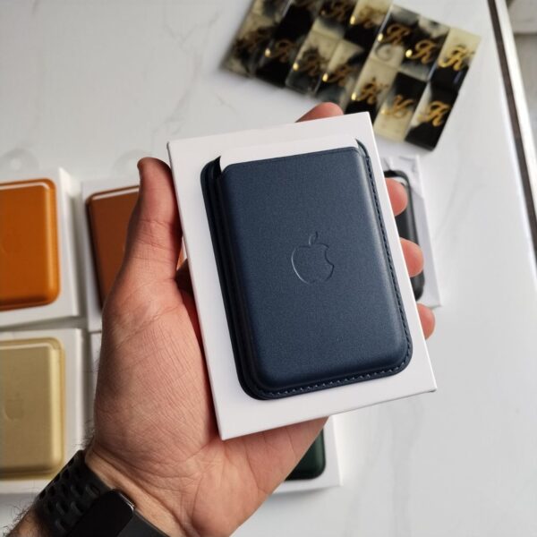 iPhone Leather Wallet with MagSafe